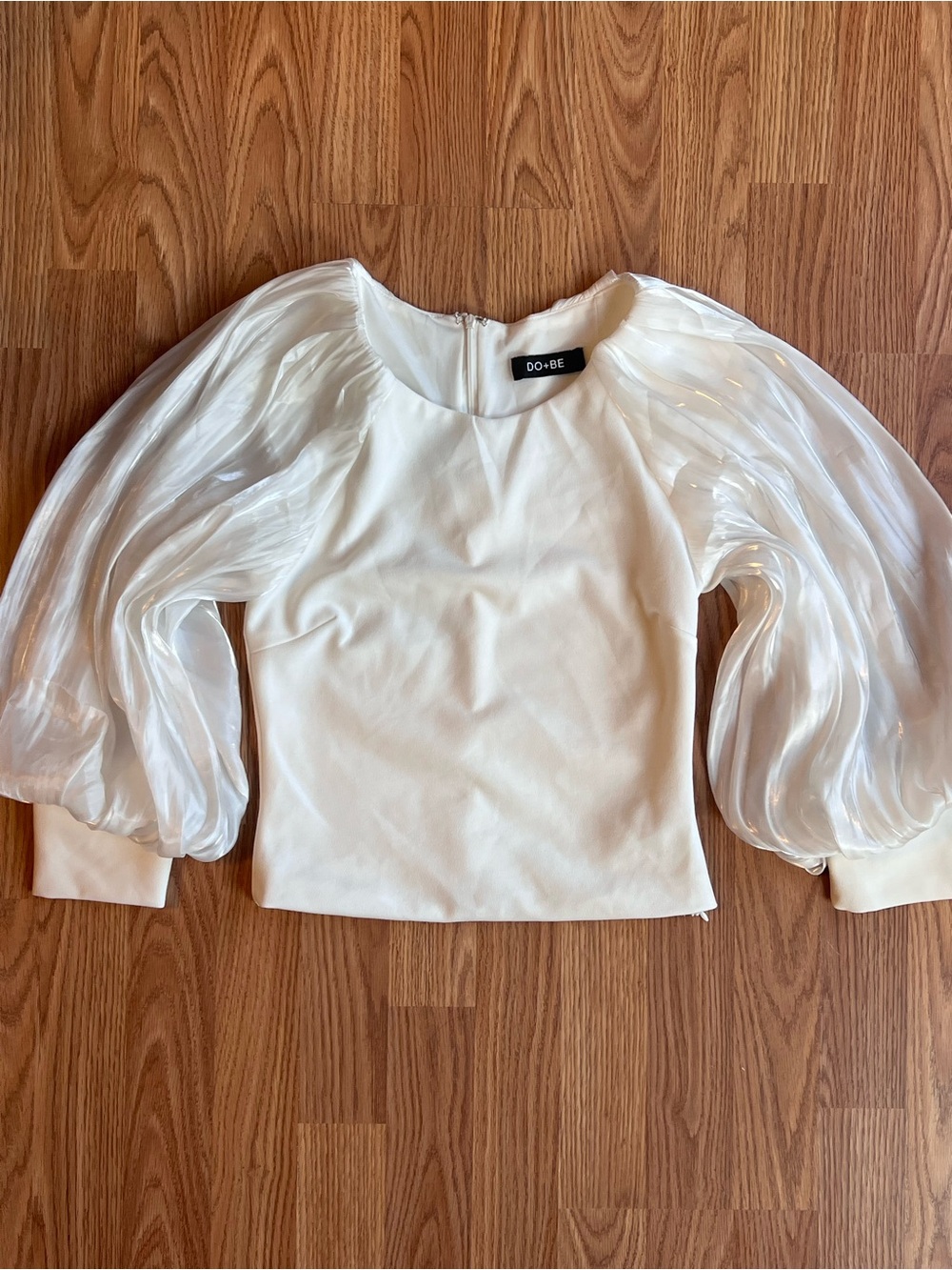 DO+BE White Balloon-Sleeve Blouse